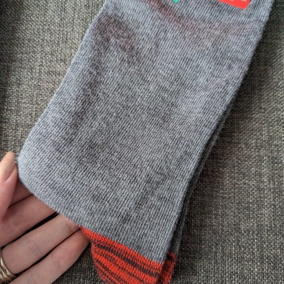 3 NWT Pairs of Men's Funky Socks Christmas Socks - Dogs on Skis - Picture 7 of 7